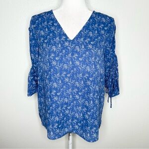 CeCe Womens Blue Floral V-Neck Top Blouse Ruched Sleeve Size S EUC
